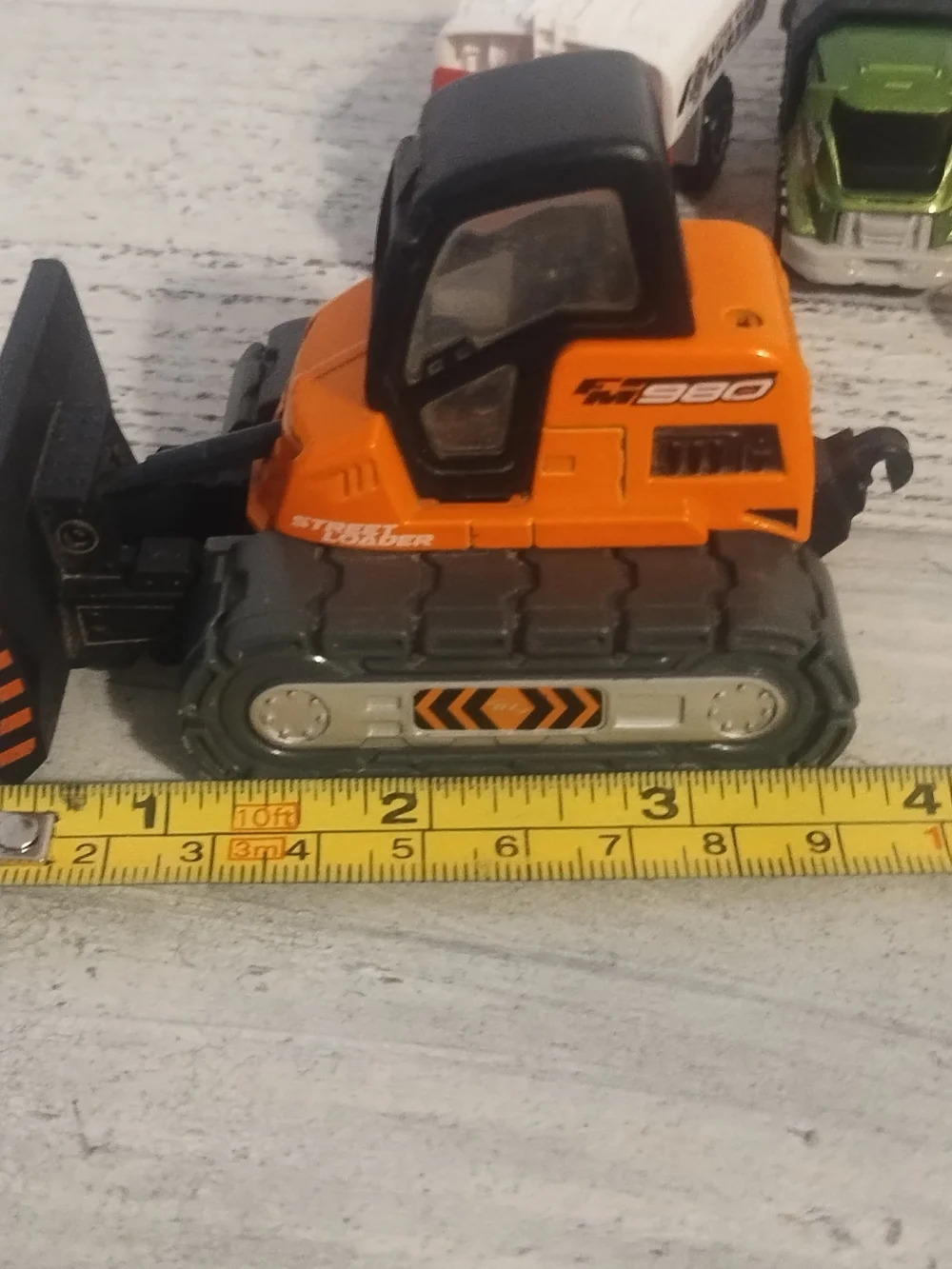Lot 4 vehicles construction 3 matchbox diecast metal and plastic/1 maistoplstic